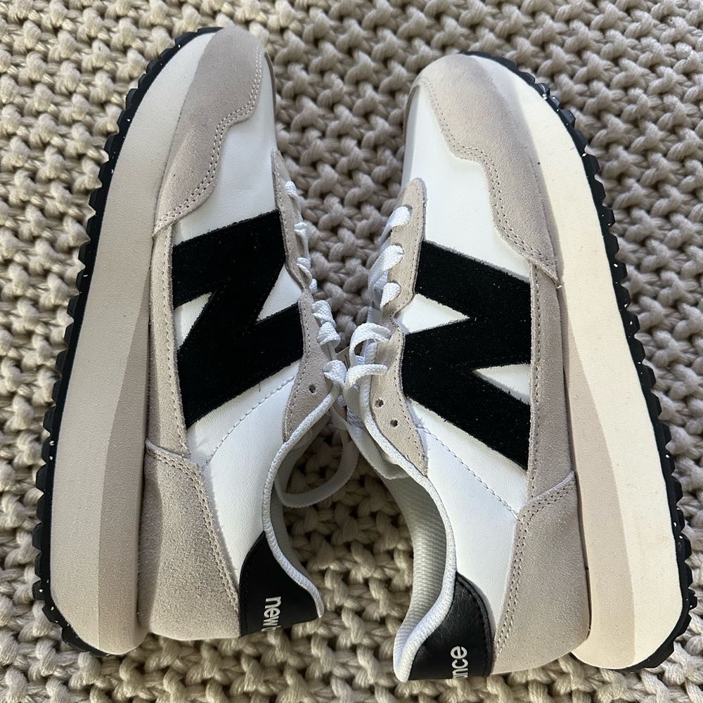 NWT New Balance 237